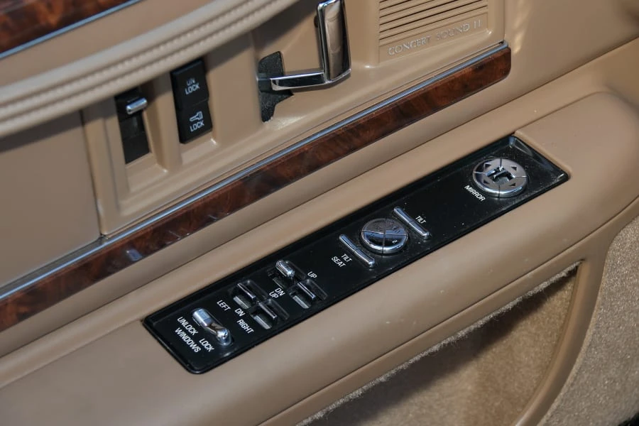 1996 Buick Roadmaster - Image 24 of 31
