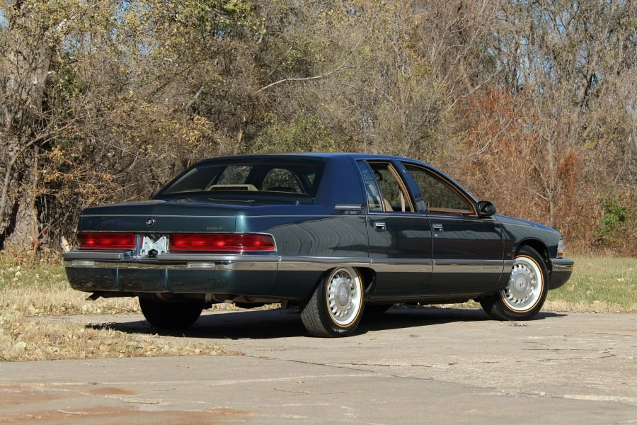 1996 Buick Roadmaster - Image 3 of 31