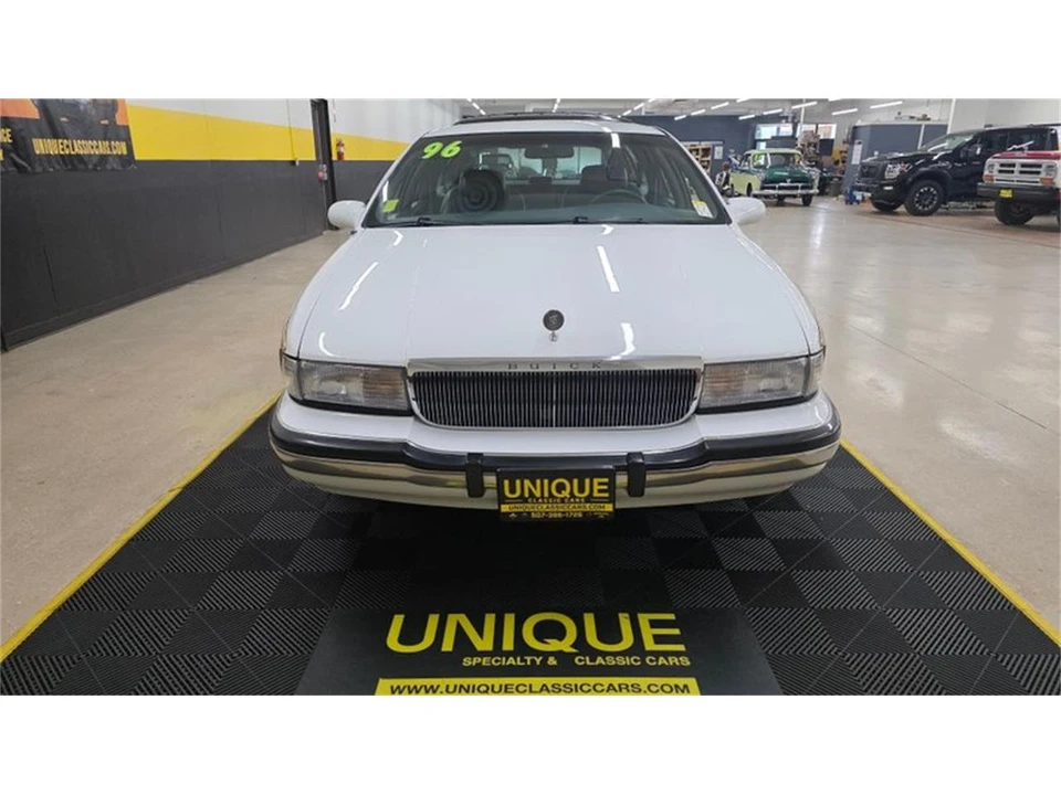 1996 Buick Roadmaster - Image 2 of 31