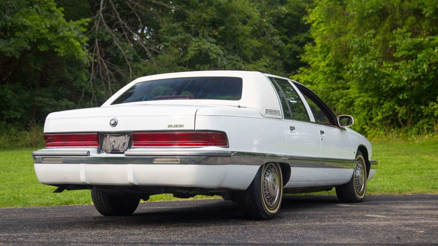 1996 Buick Roadmaster - Image 3 of 12