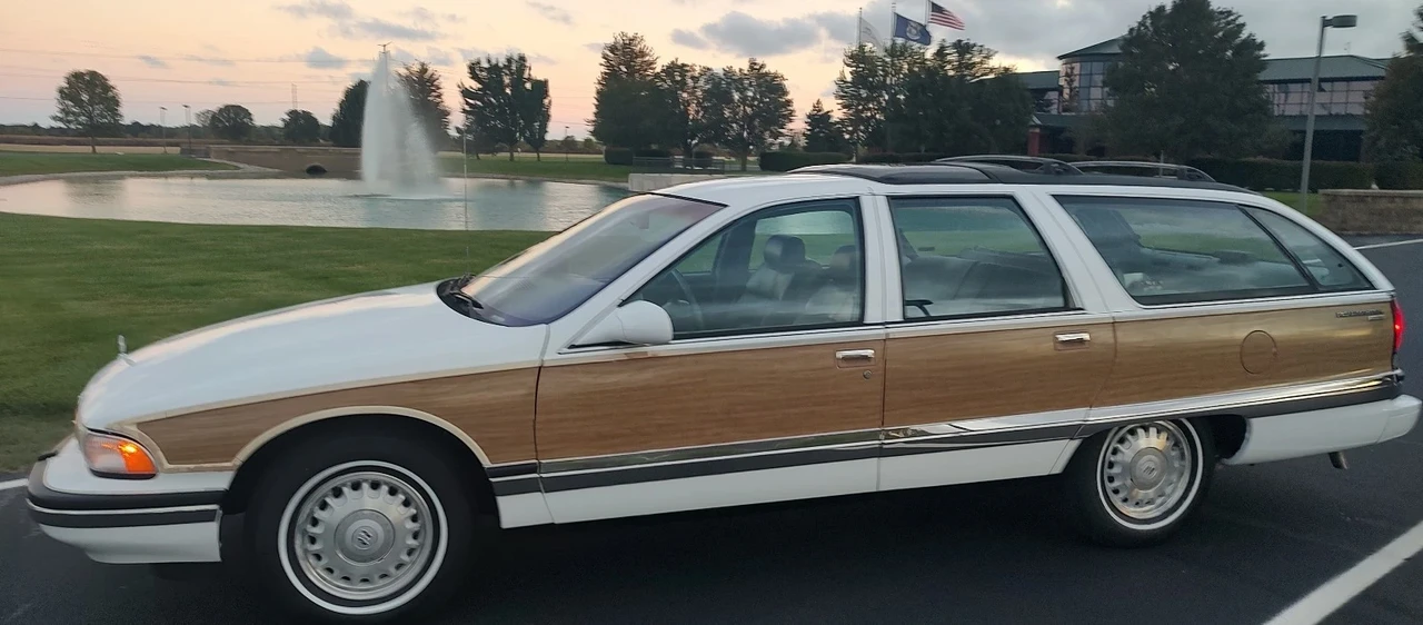 1996 Buick Roadmaster - Image 2 of 21