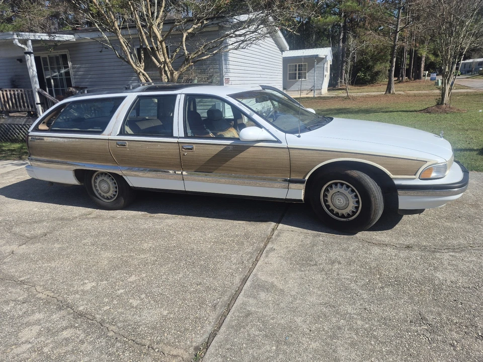 1996 Buick Roadmaster - Image 2 of 4