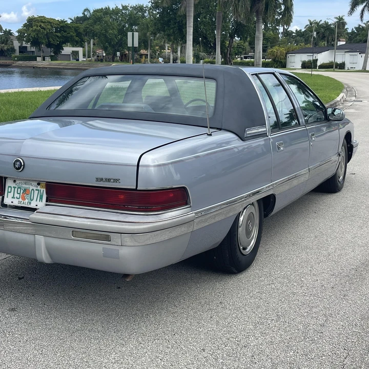 1996 Buick Roadmaster - Image 11 of 12