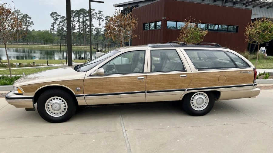1996 Buick Roadmaster - Image 2 of 31