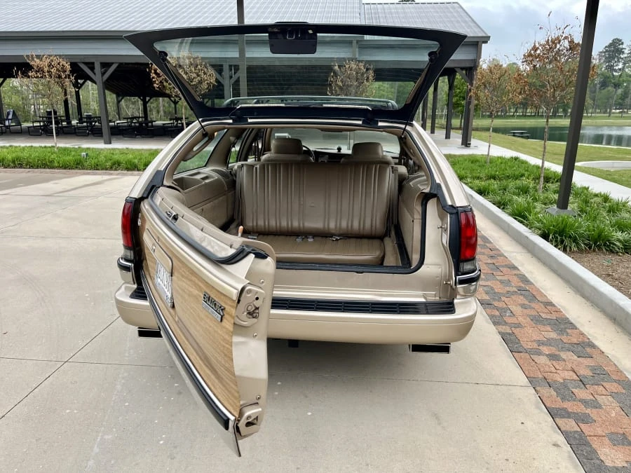 1996 Buick Roadmaster - Image 13 of 31