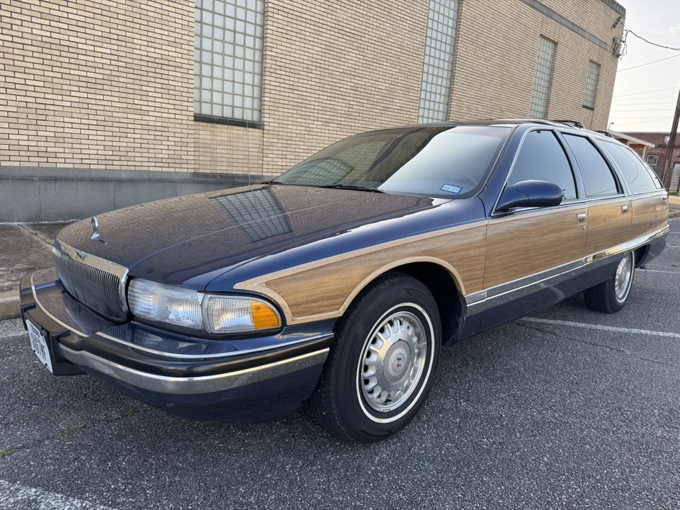 1996 Buick Roadmaster - Image 2 of 25
