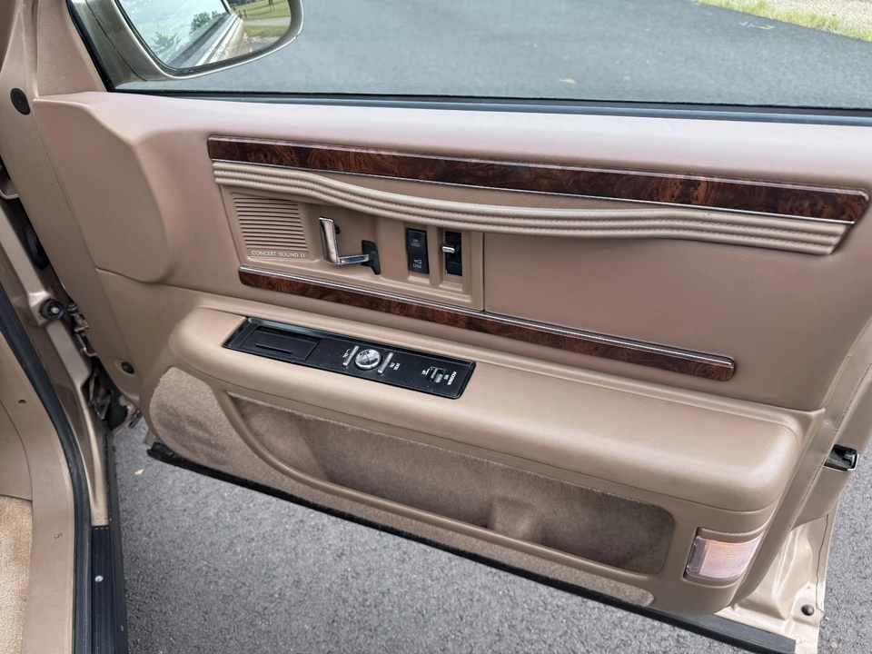 1996 Buick Roadmaster - Image 19 of 21