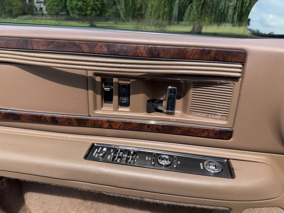 1996 Buick Roadmaster - Image 3 of 21