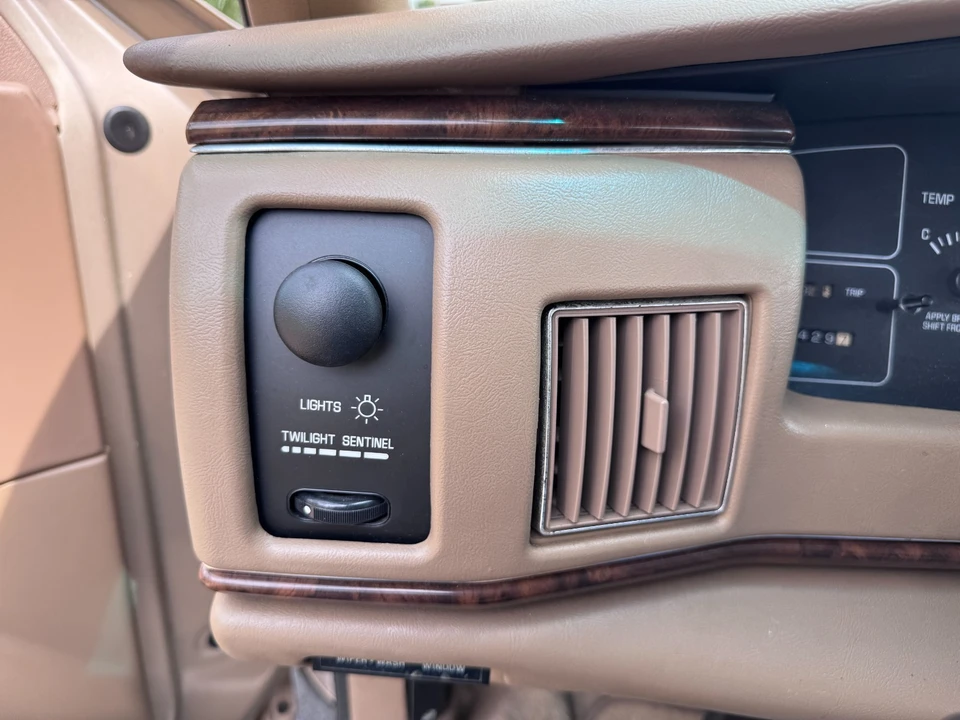 1996 Buick Roadmaster - Image 8 of 21