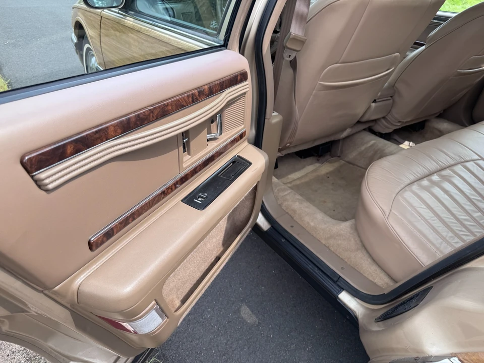 1996 Buick Roadmaster - Image 14 of 21