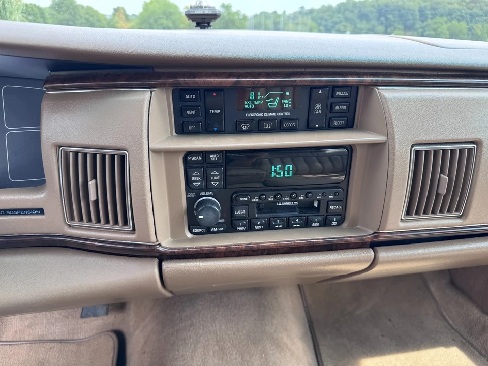 1996 Buick Roadmaster - Image 11 of 21