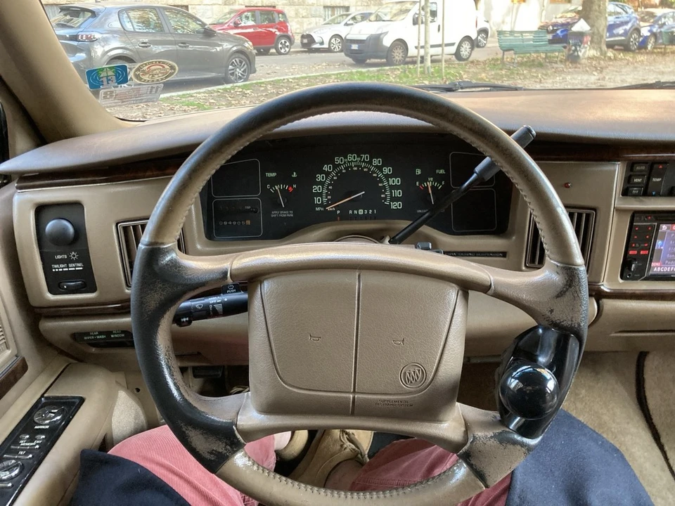 1996 Buick Roadmaster - Image 25 of 30