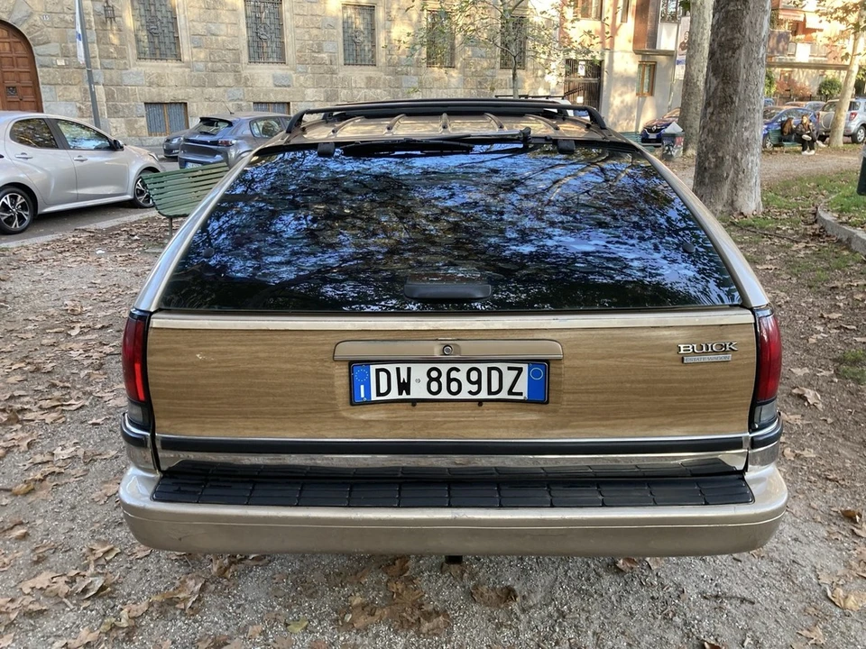 1996 Buick Roadmaster - Image 3 of 30