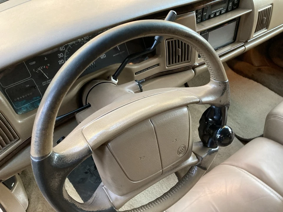 1996 Buick Roadmaster - Image 10 of 30