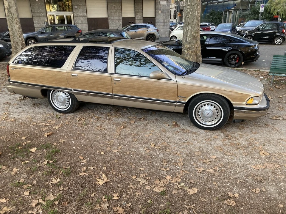 1996 Buick Roadmaster - Image 2 of 30