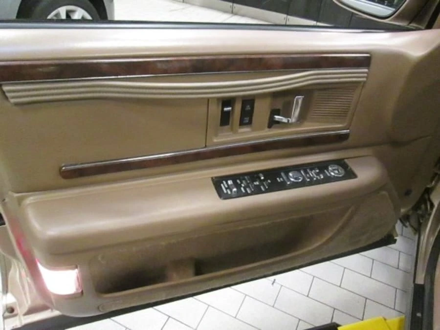 1996 Buick Roadmaster - Image 16 of 17