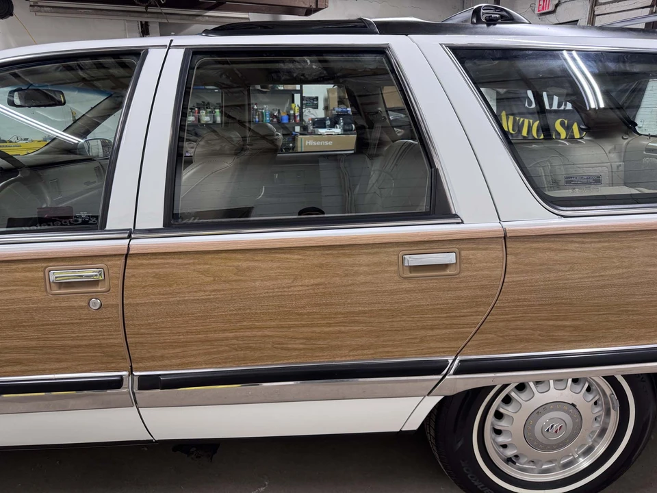 1996 Buick Roadmaster - Image 24 of 31
