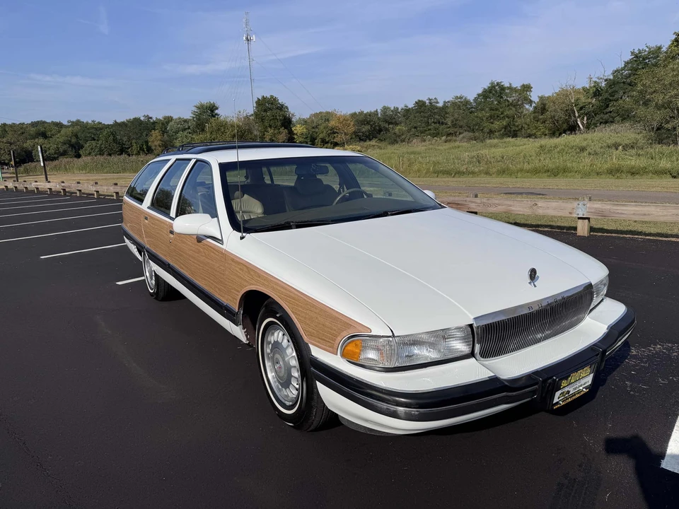 1996 Buick Roadmaster - Image 2 of 31
