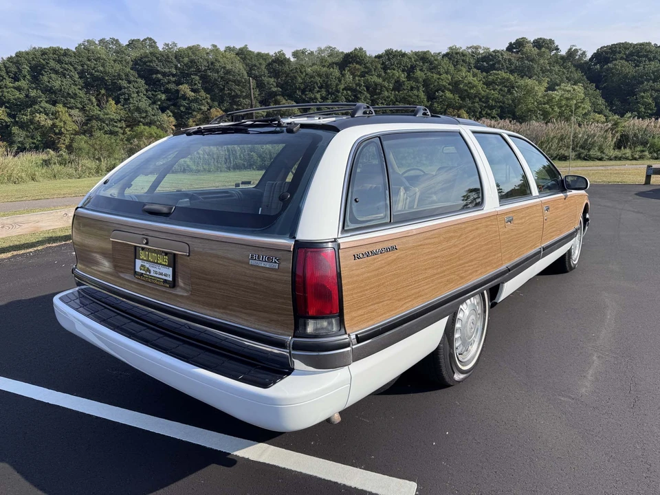1996 Buick Roadmaster - Image 7 of 31