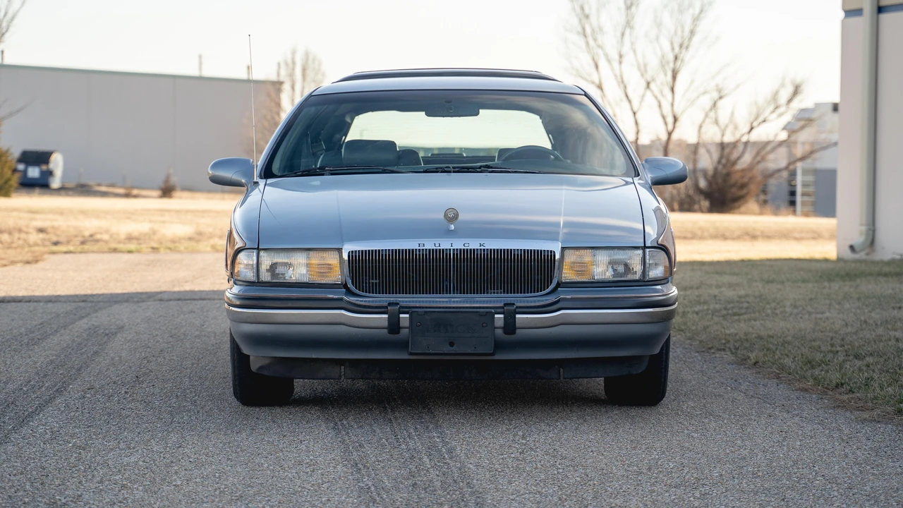 1996 Buick Roadmaster - Image 6 of 31