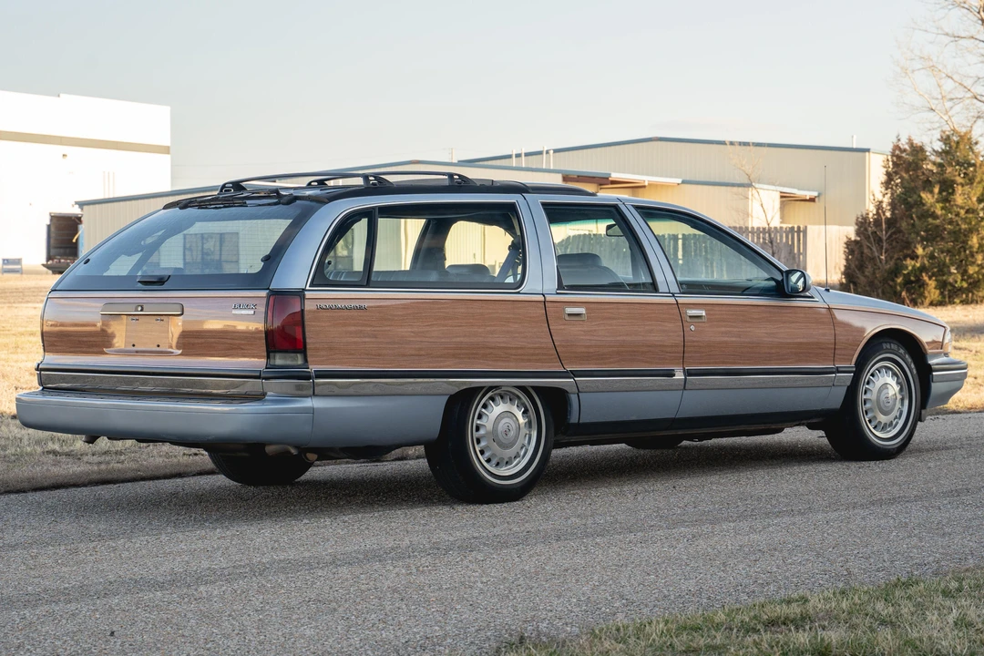 1996 Buick Roadmaster - Image 4 of 31
