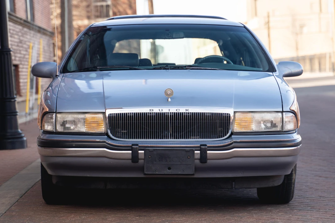 1996 Buick Roadmaster - Image 2 of 31