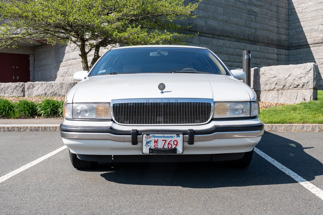 1996 Buick Roadmaster - Image 3 of 31