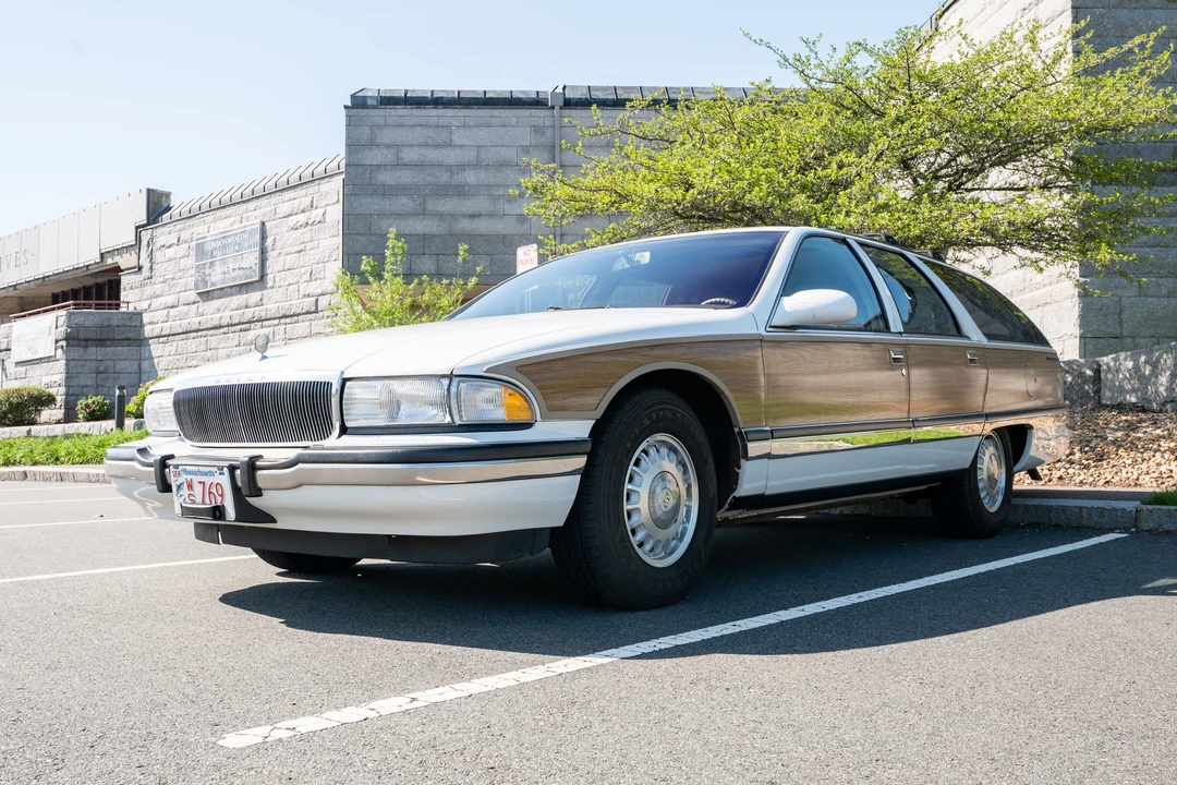 1996 Buick Roadmaster - Image 2 of 31