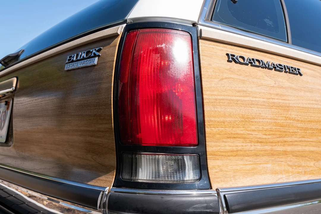 1996 Buick Roadmaster - Image 13 of 31
