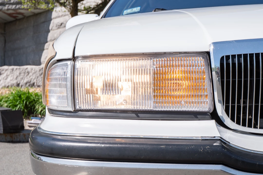 1996 Buick Roadmaster - Image 10 of 31