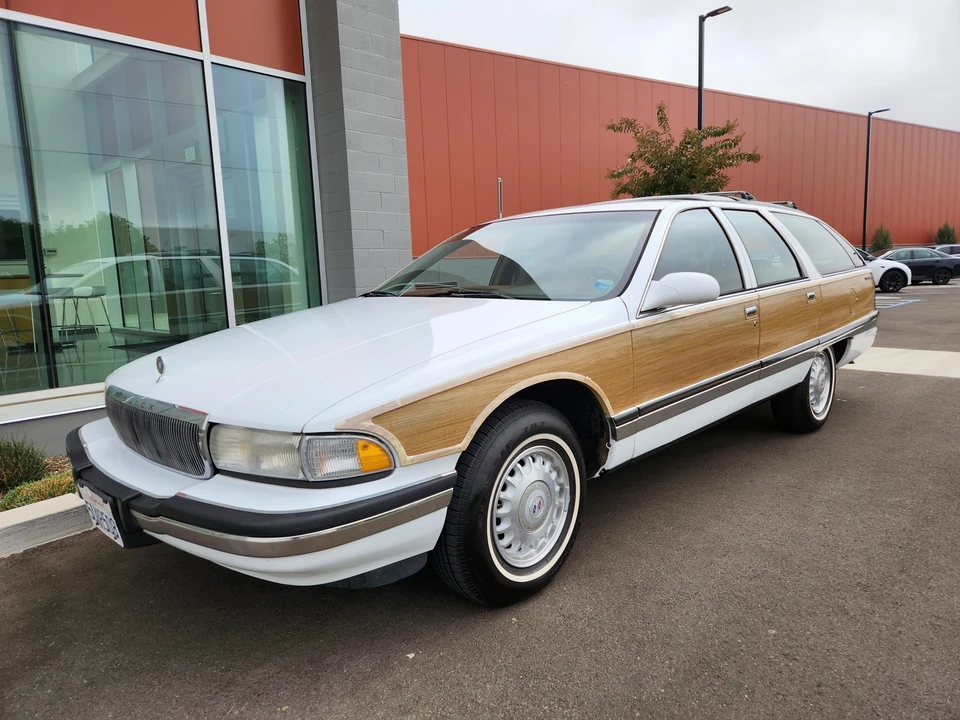 1996 Buick Roadmaster - Image 3 of 31
