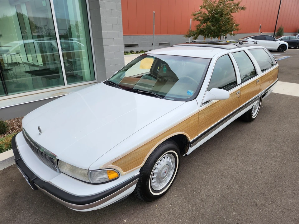 1996 Buick Roadmaster - Image 4 of 31