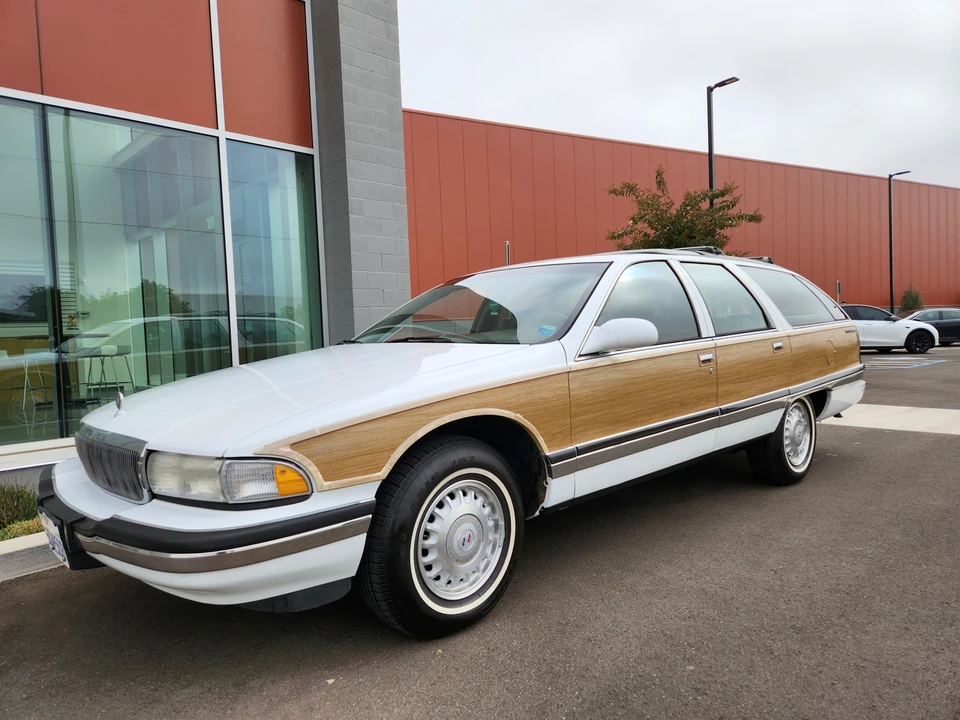 1996 Buick Roadmaster - Image 2 of 31