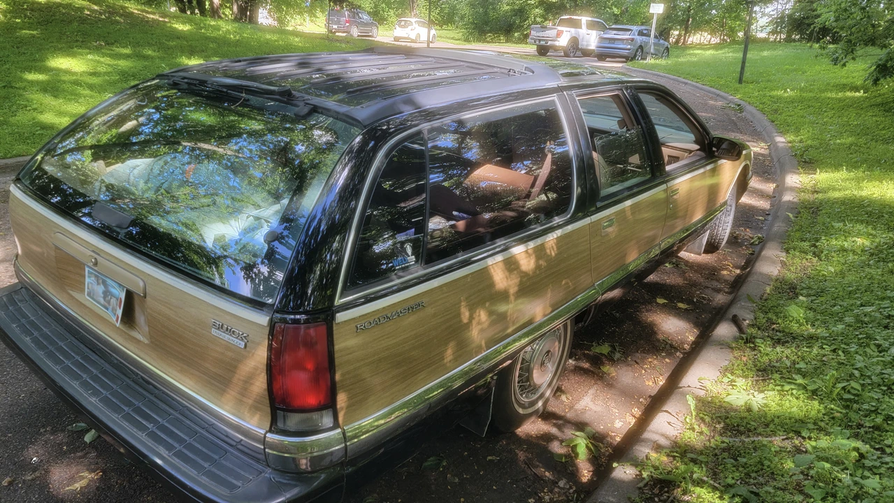 1996 Buick Roadmaster - Image 9 of 31
