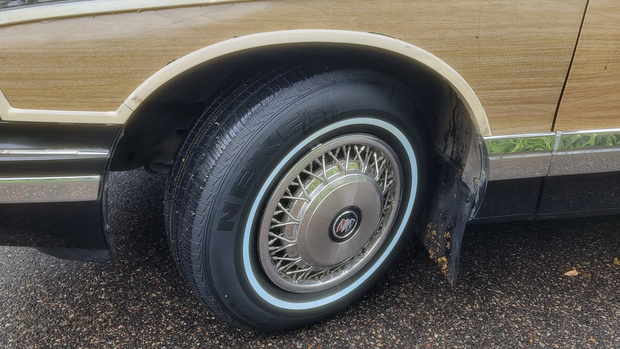 1996 Buick Roadmaster - Image 26 of 31