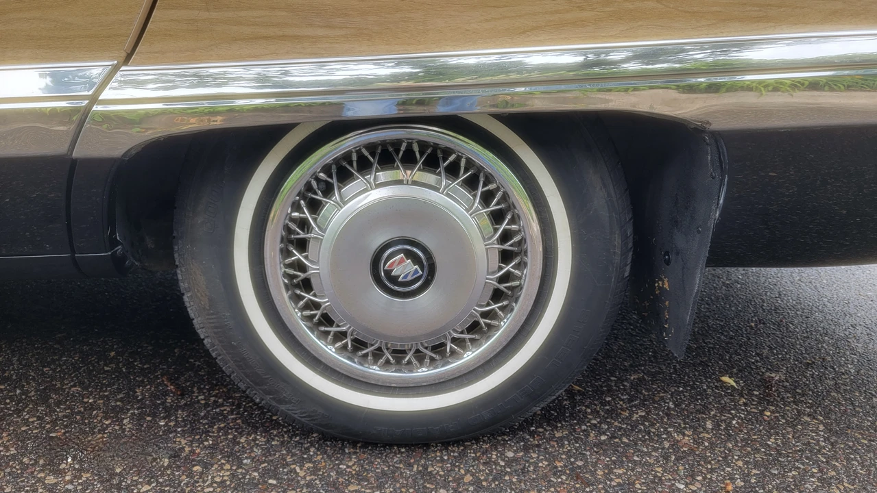 1996 Buick Roadmaster - Image 27 of 31