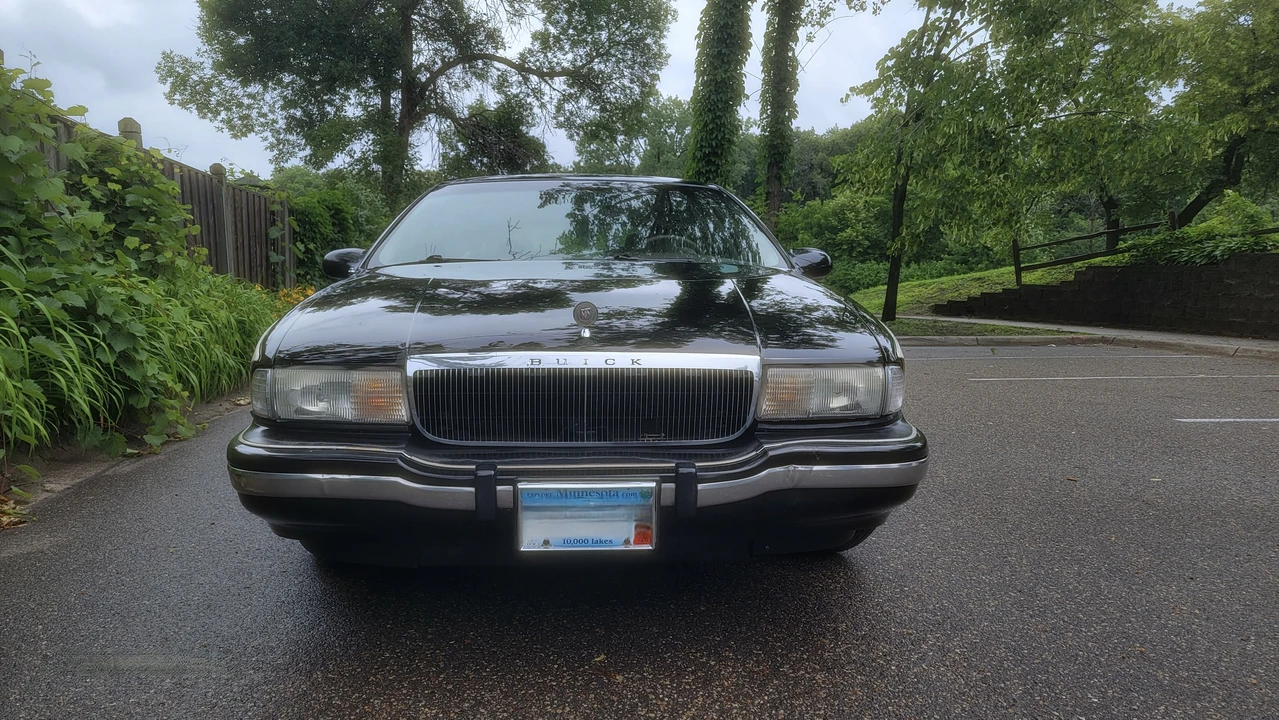 1996 Buick Roadmaster - Image 2 of 31