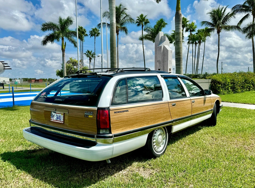 1996 Buick Roadmaster - Image 5 of 31