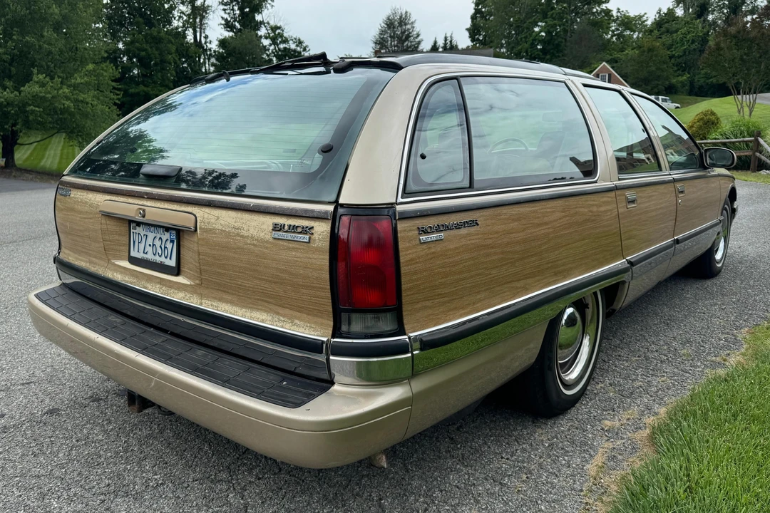 1996 Buick Roadmaster - Image 4 of 31