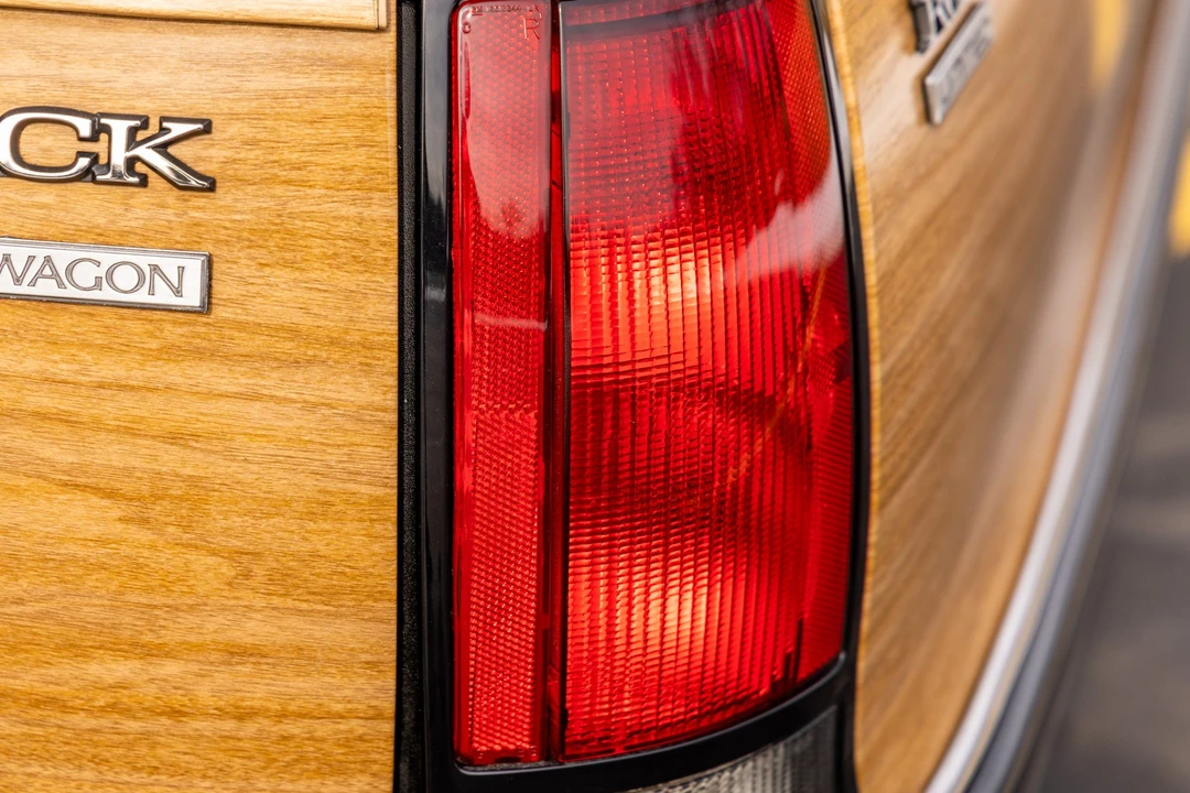 1996 Buick Roadmaster - Image 25 of 31