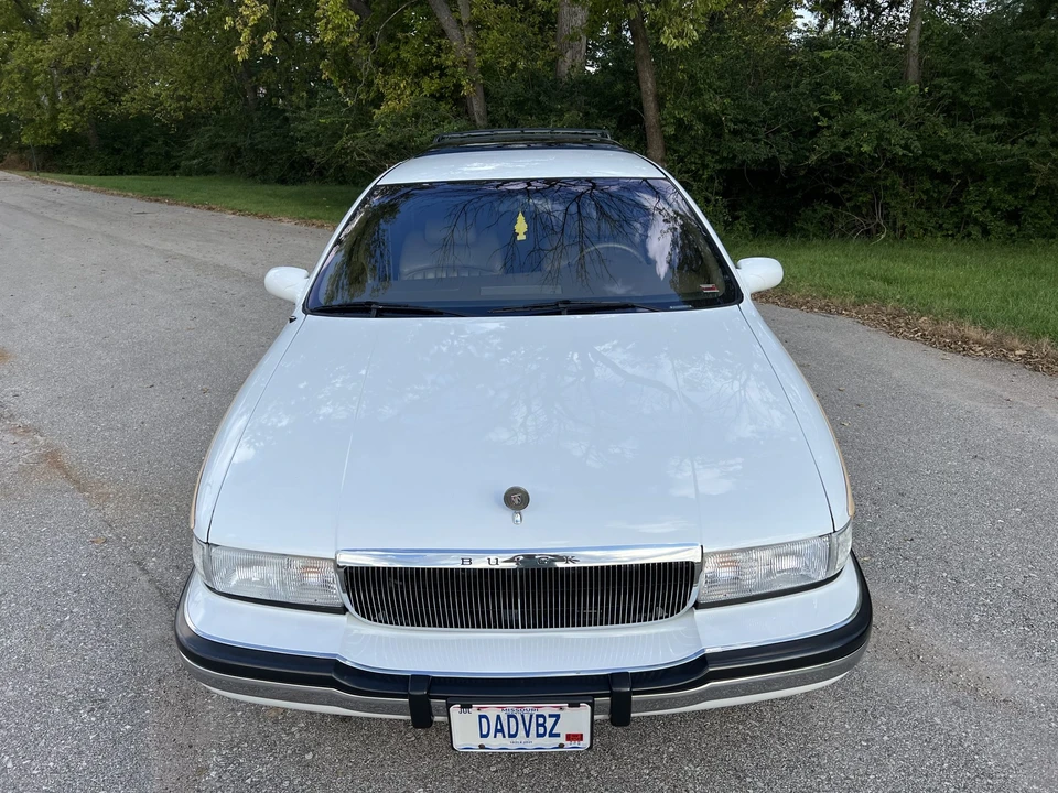 1996 Buick Roadmaster - Image 3 of 31