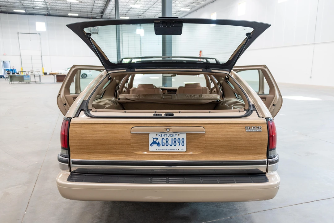 1996 Buick Roadmaster - Image 9 of 31
