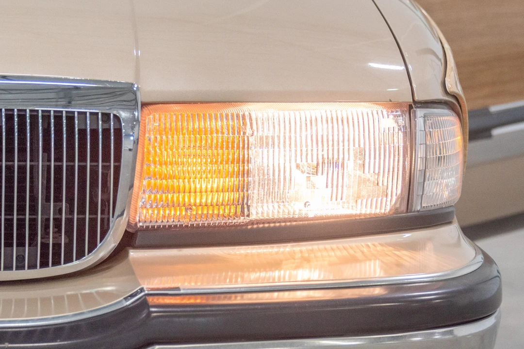 1996 Buick Roadmaster - Image 13 of 31