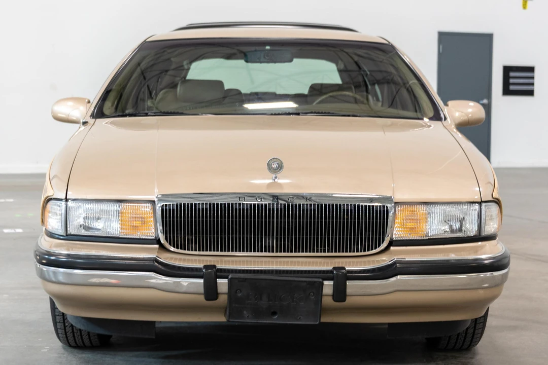 1996 Buick Roadmaster - Image 2 of 31