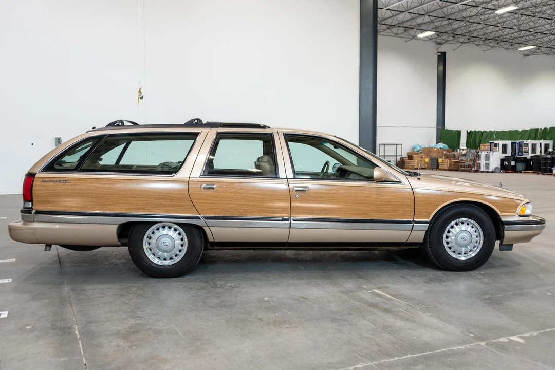 1996 Buick Roadmaster - Image 3 of 31