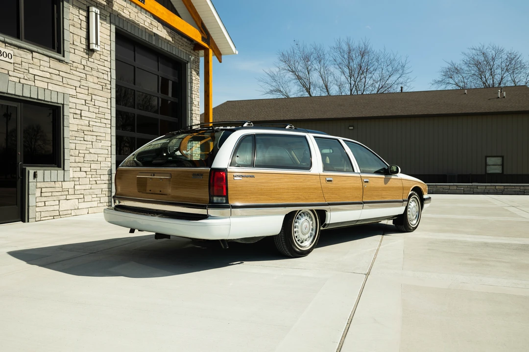 1996 Buick Roadmaster - Image 2 of 31