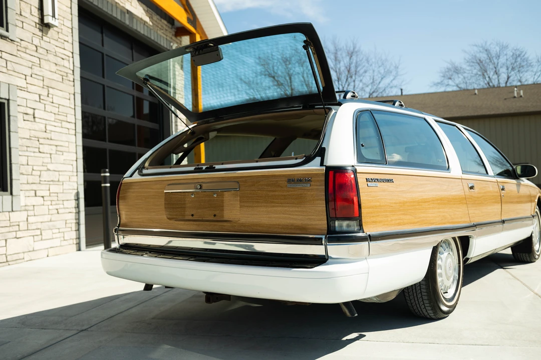 1996 Buick Roadmaster - Image 25 of 31