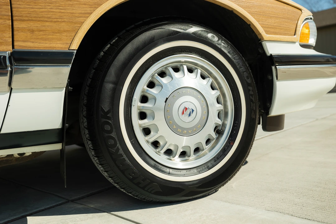 1996 Buick Roadmaster - Image 27 of 31