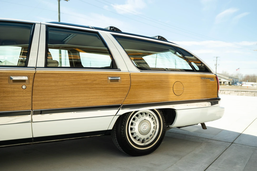 1996 Buick Roadmaster - Image 4 of 31