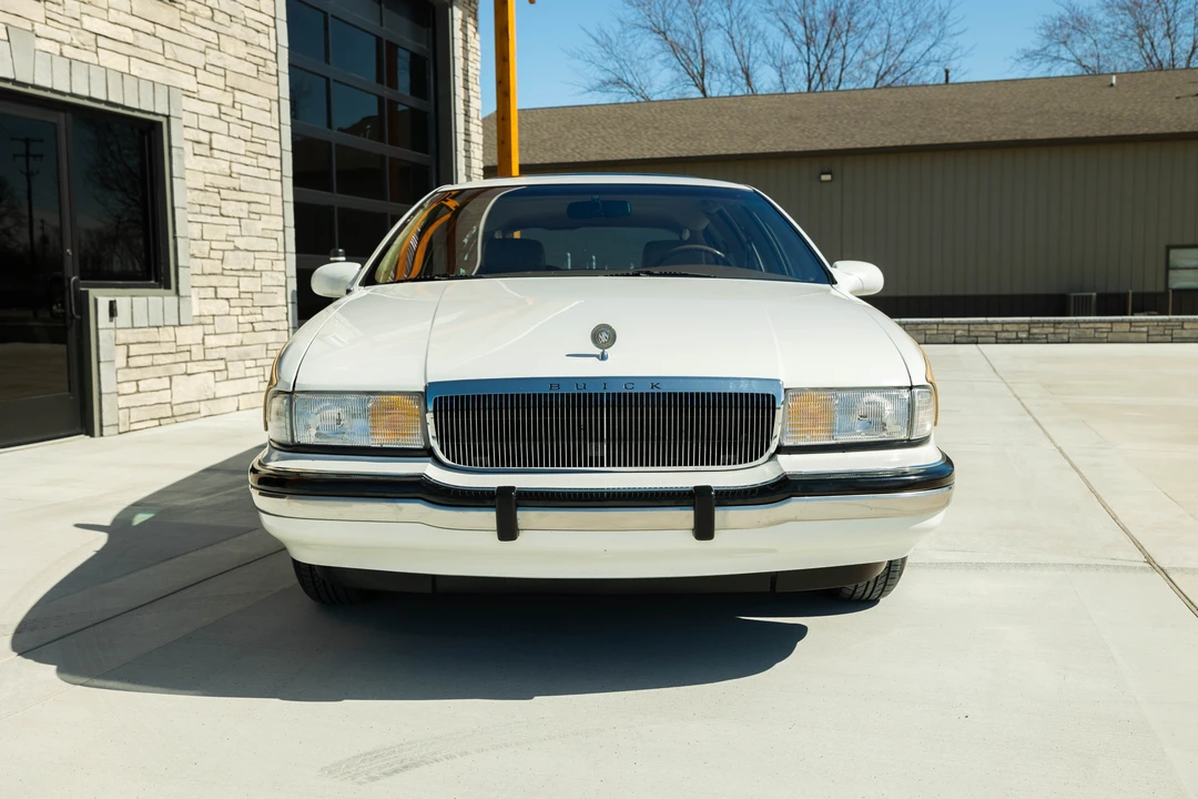 1996 Buick Roadmaster - Image 10 of 31